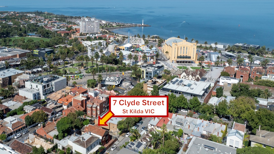 St Kilda Chic FULLY FURNISHED First Floor 3 Bedroom Duplex
