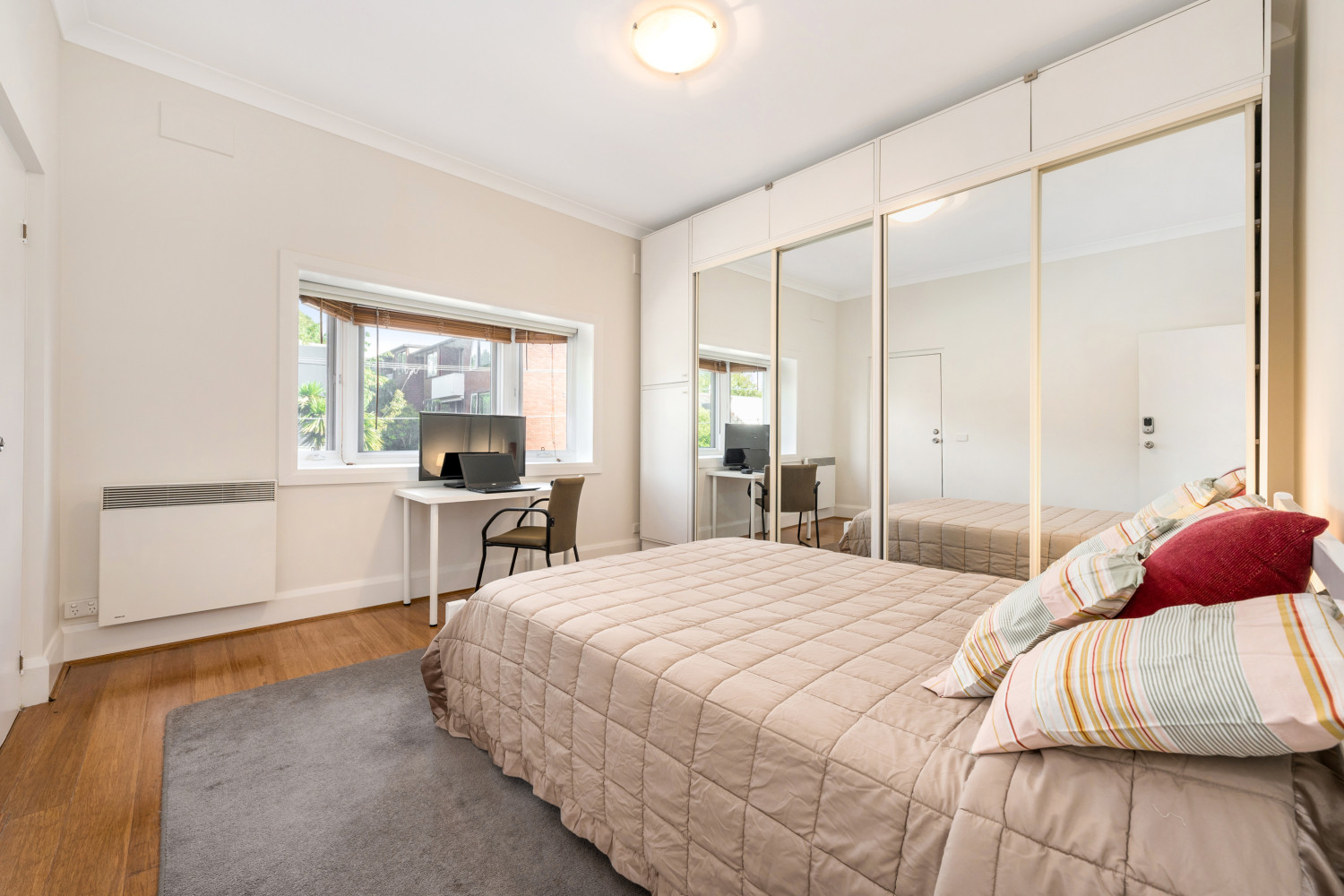 St Kilda Chic FULLY FURNISHED First Floor 3 Bedroom Duplex
