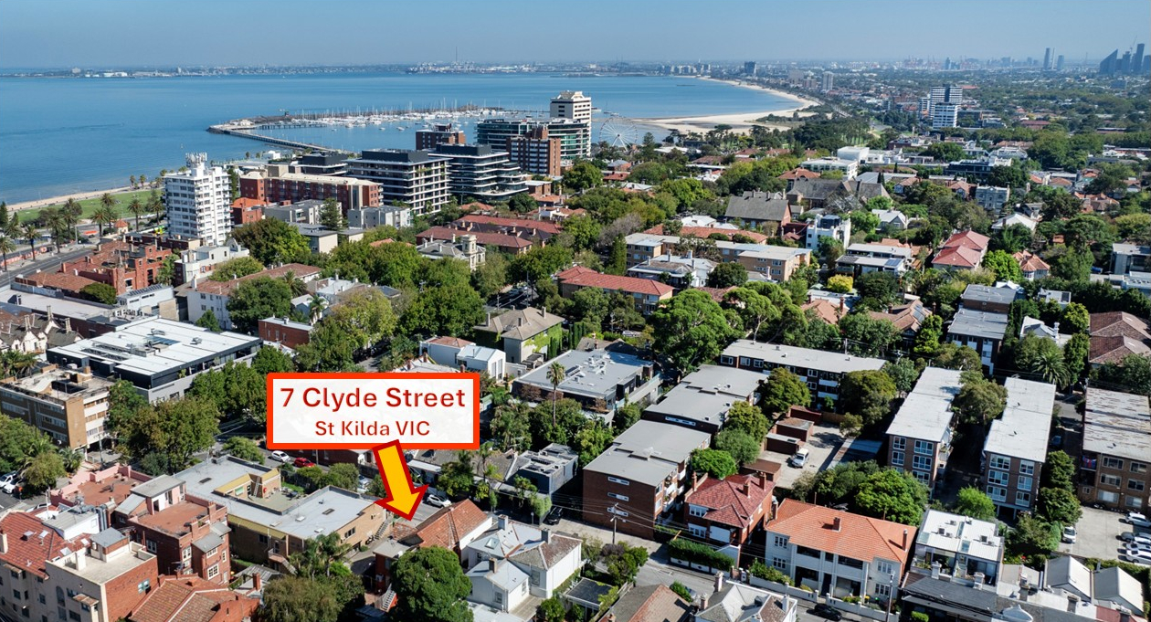 St Kilda Chic FULLY FURNISHED First Floor 3 Bedroom Duplex