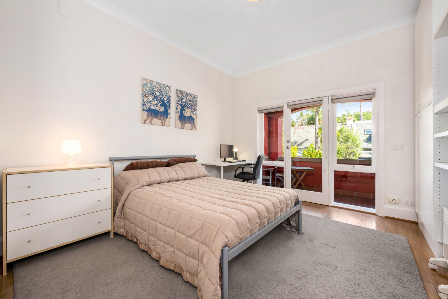 St Kilda Chic FULLY FURNISHED First Floor 3 Bedroom Duplex